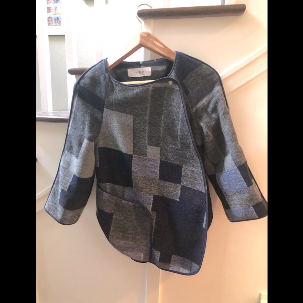 Tahari Cape Jacket  Pre Owned -great Condition!